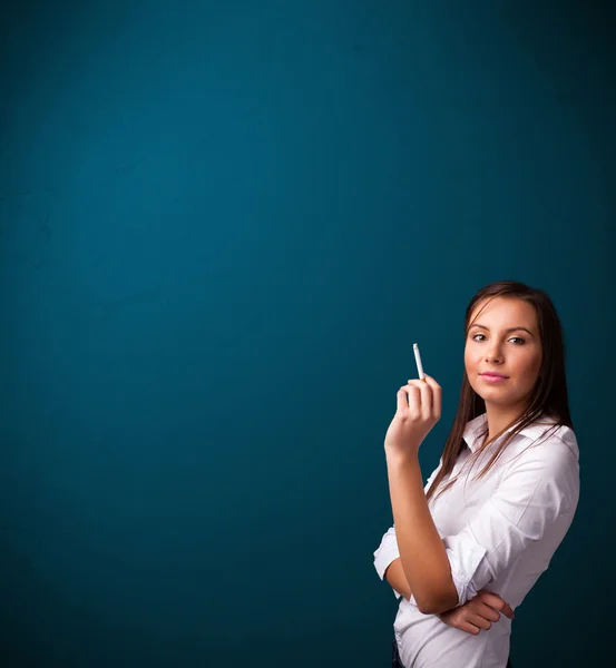 Beautiful woman smoking cigarette vith copy space — Stock Photo, Image