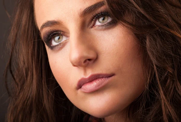 Young woman close up portrait — Stock Photo, Image