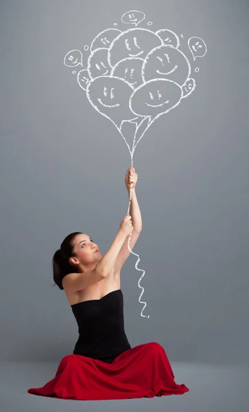 Mujer feliz sosteniendo globos sonrientes dibujo —  Fotos de Stock