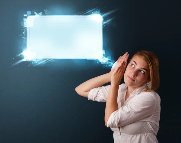 Mujer joven con burbuja abstracta de habla moderna — Foto de Stock