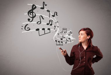 şarkı ve müzik musica ile çekici genç hanım