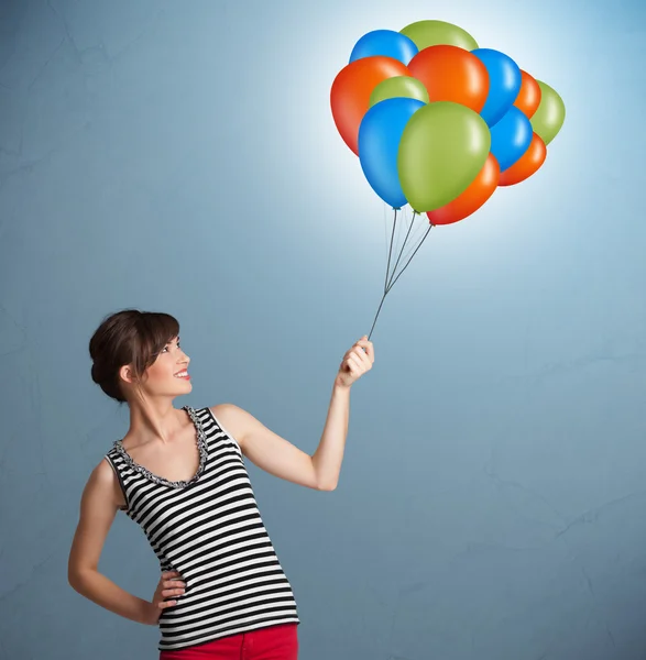 Junge Frau mit bunten Luftballons — Stockfoto