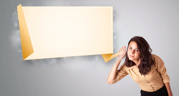 Jovem mulher gesticulando com espaço cópia origami moderno — Fotografia de Stock