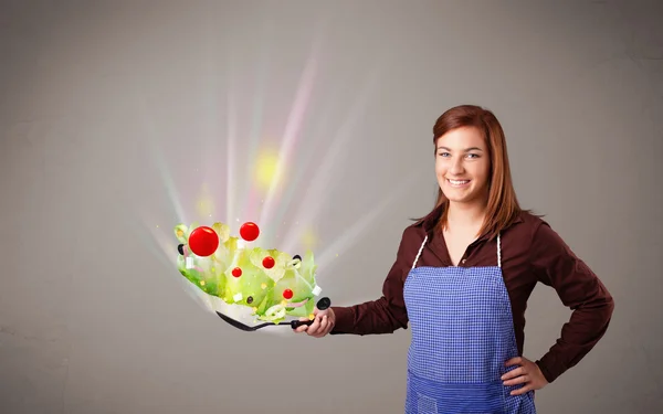 Young woman cooking fresh vegetables — Stock Photo, Image