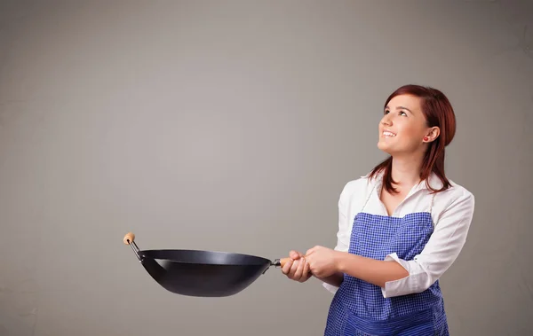 Young lady holding a frying pan — Stock Photo, Image