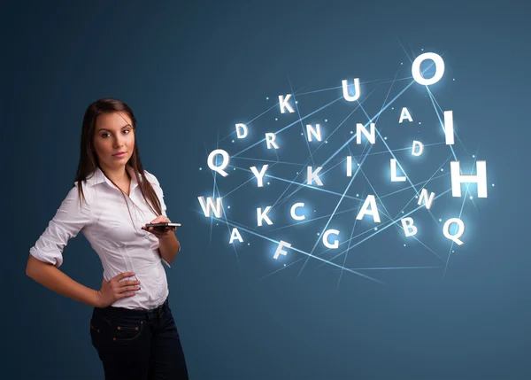 Junge Frau tippt auf Smartphone mit Hightech-3D-Buchstaben Komma — Stockfoto