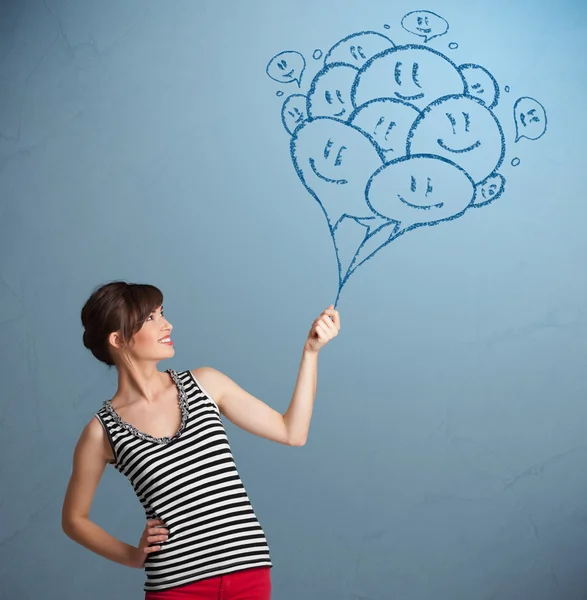 Mujer feliz sosteniendo globos sonrientes dibujo — Foto de Stock