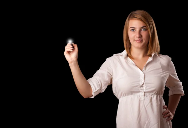 Jonge vrouw tekening op whiteboard — Stockfoto