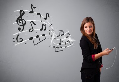 şarkı ve müzik musica ile çekici genç hanım