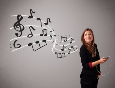şarkı ve müzik musica ile çekici genç hanım