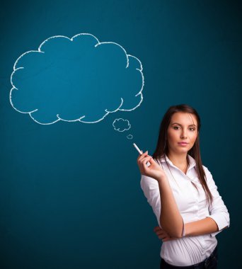 Fikir bulutuyla sigara içen güzel bayan