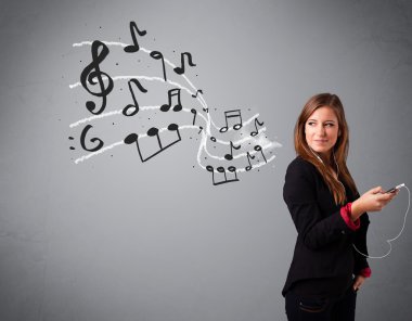 şarkı ve müzik musica ile çekici genç hanım