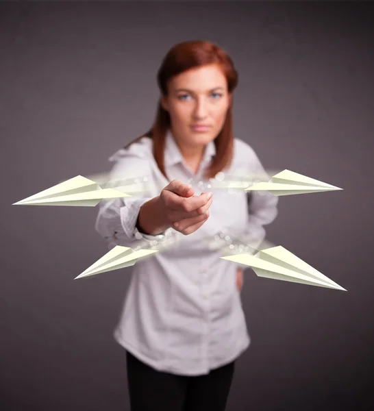 Piękna pani rzucając origami samoloty — Zdjęcie stockowe