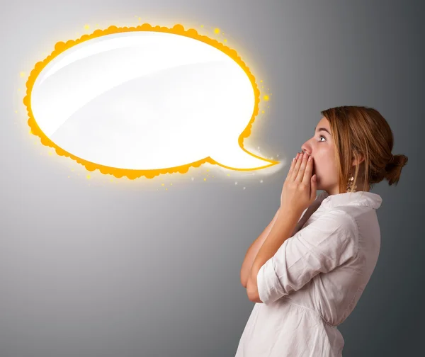 Young woman with modern speech bubble — Stock Photo, Image