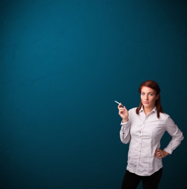 Sigara içen güzel kadın fotokopi alanı