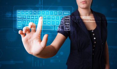 Sanal klavye tipine basan kız