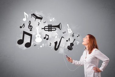 şarkı ve müzik musica ile güzel bir genç kadın