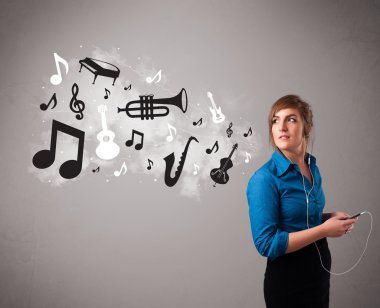 şarkı ve müzik musica ile güzel bir genç kadın