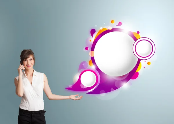 Pretty woman presenting abstract speech bubble copy space and ma — Stock Photo, Image