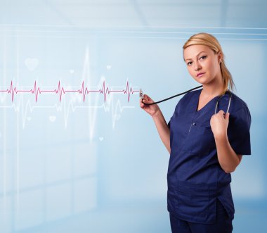 Güzel doktor kırmızı nabız ve kalp atışlarını dinliyor.