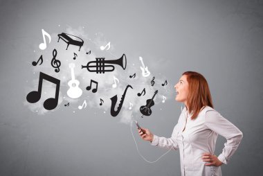 şarkı ve müzik musica ile güzel bir genç kadın