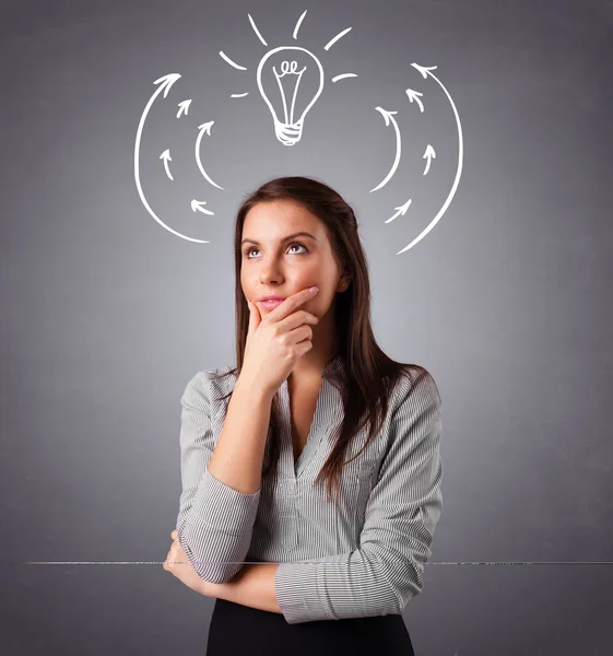 Pretty lady thinking with arrows and light bulb overhead — Stock Photo, Image