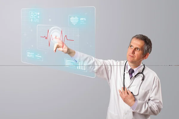Arzt mittleren Alters drückt modernen medizinischen Knopf — Stockfoto