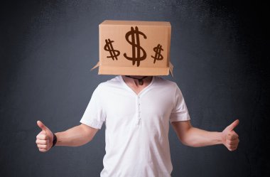 genç adam Doları ile kafasına bir karton kutu ile el hareketi