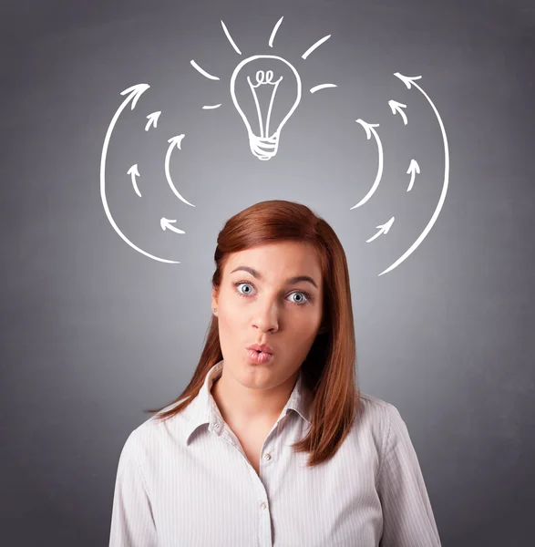 Pretty lady thinking with arrows and light bulb overhead — Stock Photo, Image