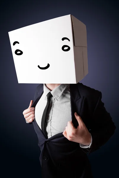 Intett egy karton doboz, a fejét a smil üzletember — Stock Fotó