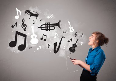 şarkı ve müzik musica ile güzel bir genç kadın