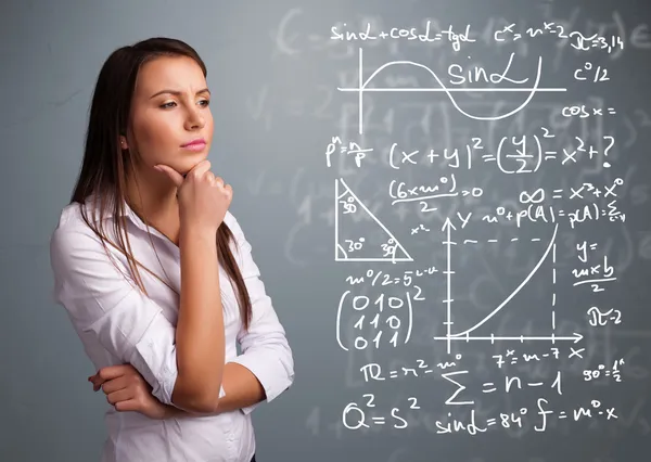 Hermosa chica de la escuela pensando en signos matemáticos complejos — Foto de Stock