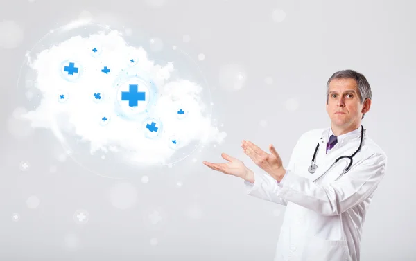 Lekarz słuchający abstrakcyjnej chmury z objawami medycznymi — Zdjęcie stockowe