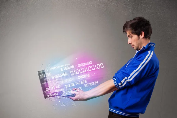 Casual man håller laptop med exploderande data och siffror — Stockfoto