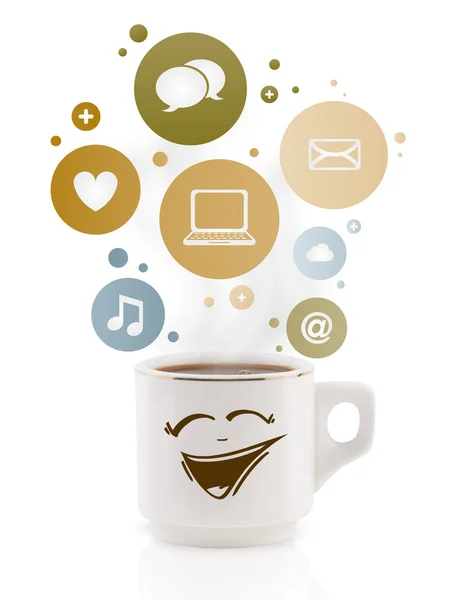 Šálek kávy se sociálními a mediálními ikonami v barevných bublinách — Stock fotografie