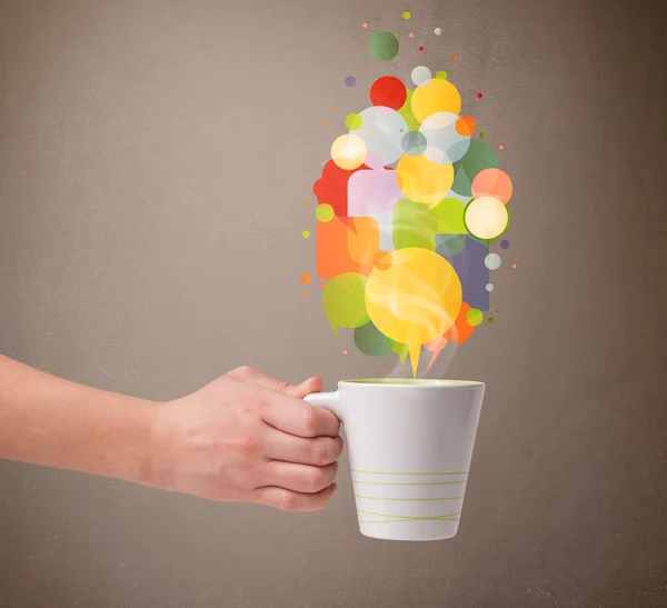 Taza de té con burbujas de habla colorida —  Fotos de Stock