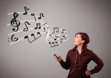 şarkı ve müzik musica ile çekici genç hanım