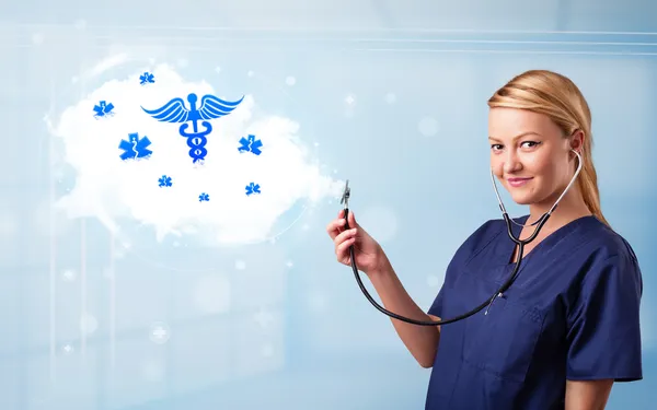 Ung läkare med abstrakt moln och medicinska ikoner — Stockfoto