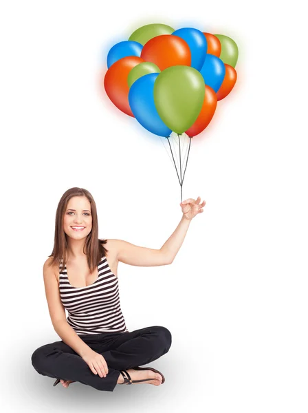 Junge Frau mit bunten Luftballons — Stockfoto