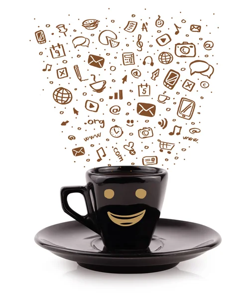 Kávový hrnek s ručně kreslenými mediálními ikonami — Stock fotografie