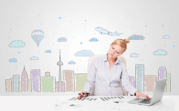 Mulher de negócios bonita com fundo colorido céu-paisagem da cidade — Fotografia de Stock
