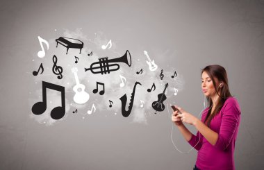 şarkı ve müzik musica ile güzel bir genç kadın