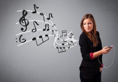 şarkı ve müzik musica ile çekici genç hanım