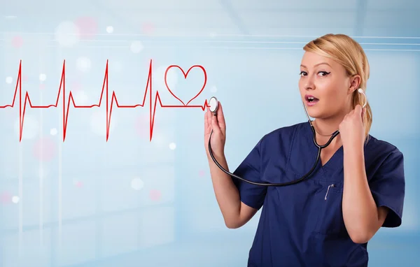 Jonge verpleegster luistert naar abstracte pols met rood hart — Stockfoto