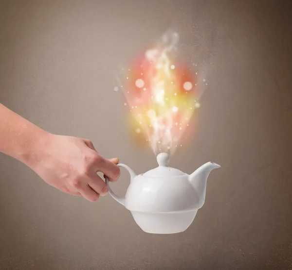 Teekanne mit abstraktem Dampf und bunten Lichtern — Stockfoto