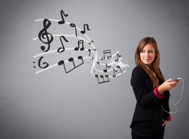 şarkı ve müzik musica ile çekici genç hanım