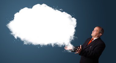 soyut bulut kopya alanı sunan iş adamı