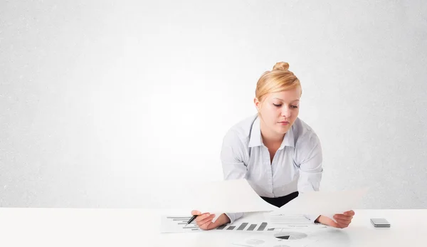 Young businesswoman with plain white copy space — Stock Photo, Image