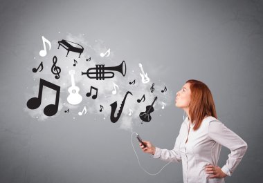 şarkı ve müzik musica ile güzel bir genç kadın