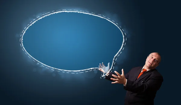 Смішний бізнесмен представляє простір для копіювання мовної бульбашки — стокове фото